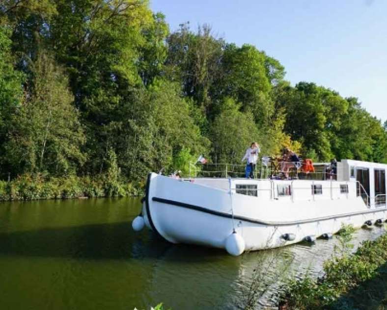 LES CANALOUS Boat rental Les Canalous