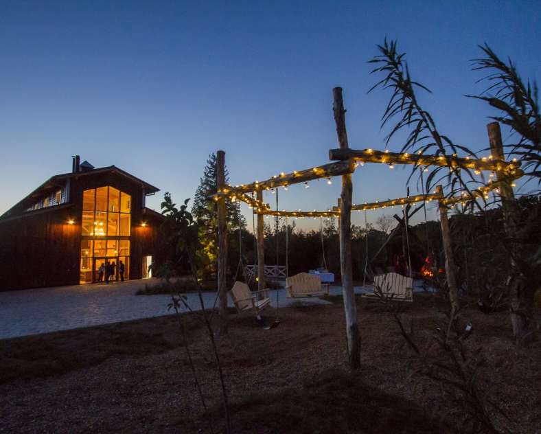 UNUSUAL ACCOMMODATION - THE COYOTE BARN