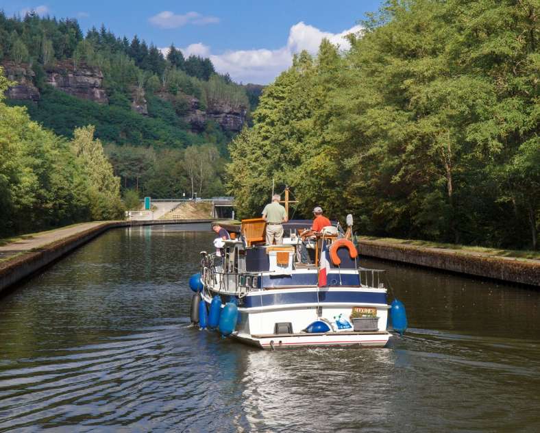 LES CANALOUS Boat rental Les Canalous