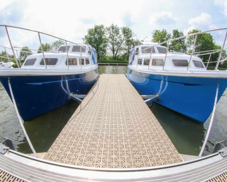 Navig France Gîte insolite Bateau Pays du sanon