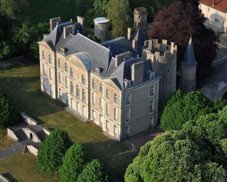 facebook Château d'Aulnois  Château d'Aulnois-sur-Seille