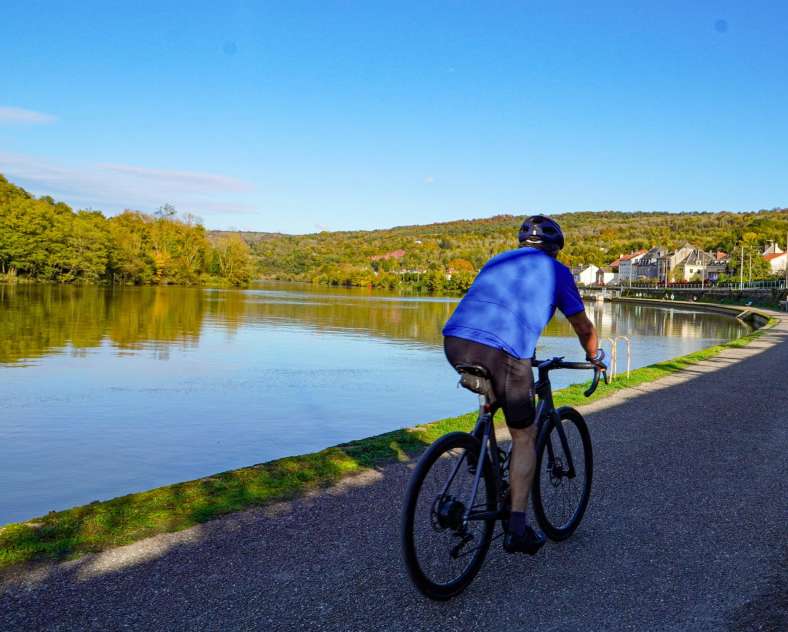 Céline MONTLAUR - Trois Frontières Tourisme La voie bleue cycle route - Sierck-les-bains - Thionville