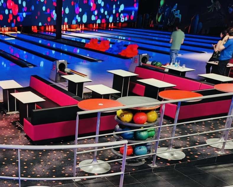 Bowling Center Complexe de loisirs - L'Expérience - Drink, food and fun