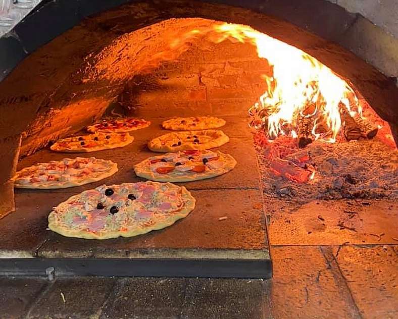 Pizzeria du village Chez Yann" village pizzeria