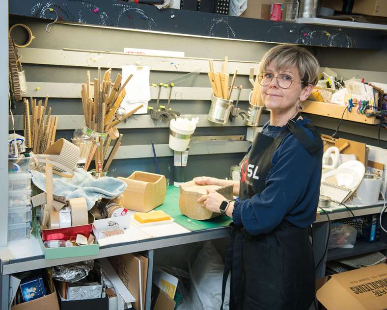 Gilles Dorschner  Manu'elle - decorative objects and furniture in recycled cardboard