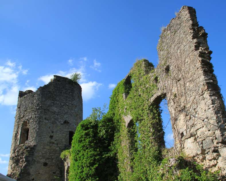 CASTLE’S RUINS