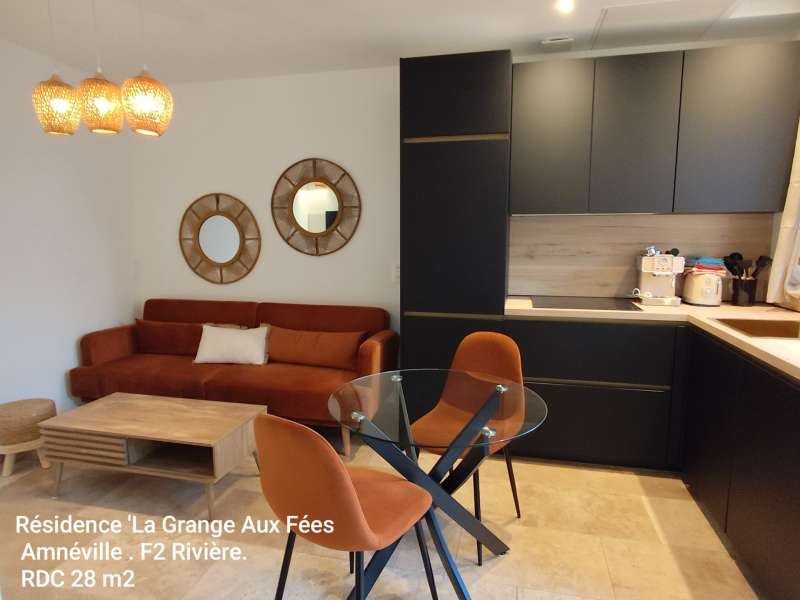 DR LA GRANGE AUX FEES La grange aux fées - Rivière