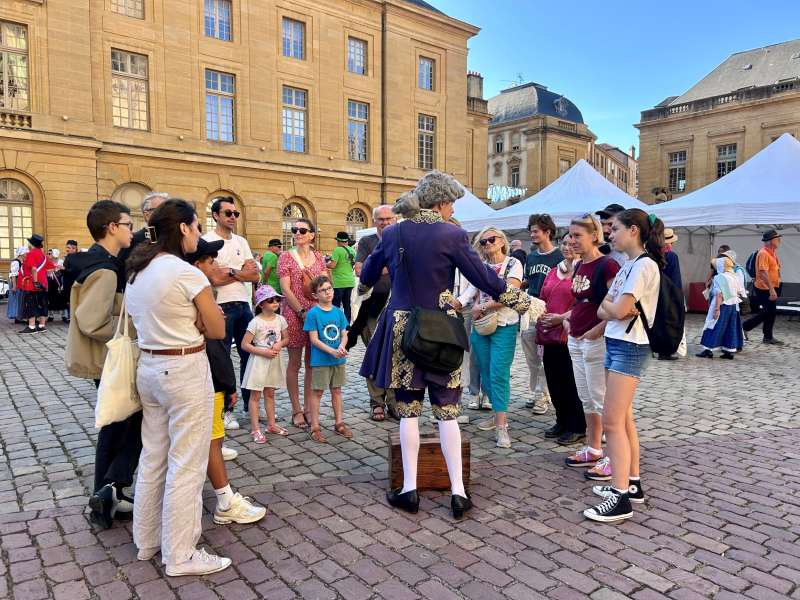 Échappées Temporelles Visite insolite en costume - Metz la Royale