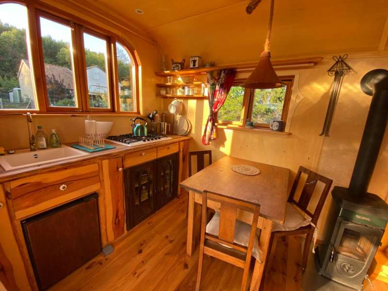 J. Wenskat - Baerbnb Unusual accommodation - Roulotte Baerbnb