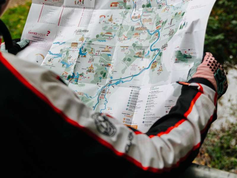 Alex Fabing Production  Around the Marais-Pond