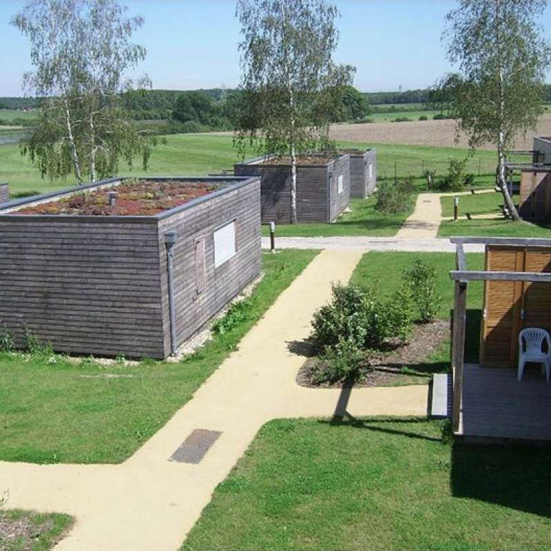 10 chalets :
- 8 chalets de six personnes,
- 2 chalets de cinq personnes (pouvant accueillir les personnes à mobilités réduite) Mittersheim Pond