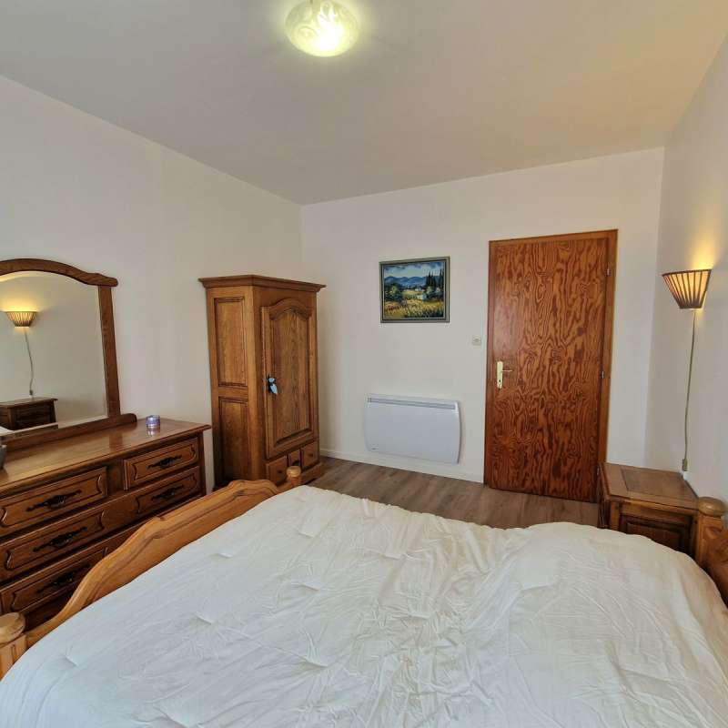 GITE MOSELLE TSIKY  Chambre à coucher  Gîte Tsiky