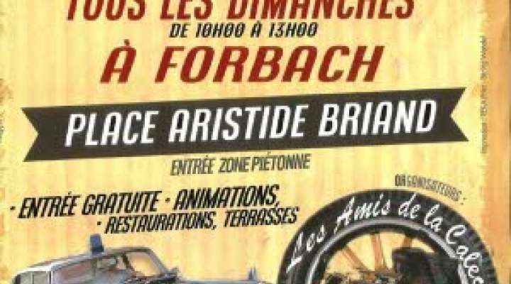 Exposition de voitures anciennes place Aristide Briand