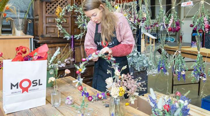 Fleuriste Pierres Fleurs Ciseaux