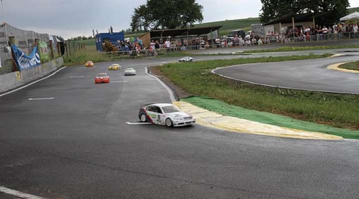 Initiation voitures de course radiocommandées