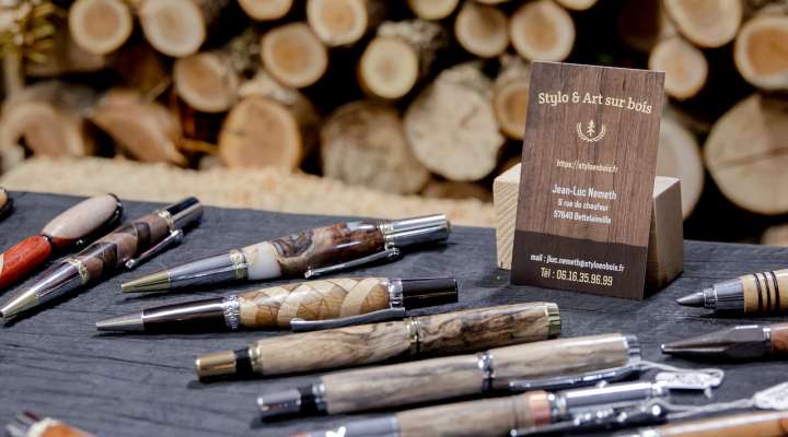 Stylo & art sur bois