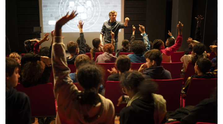 L'été des Curieux - Spectacle Minos, jeux vidéo collaboratif et récits mythologiques