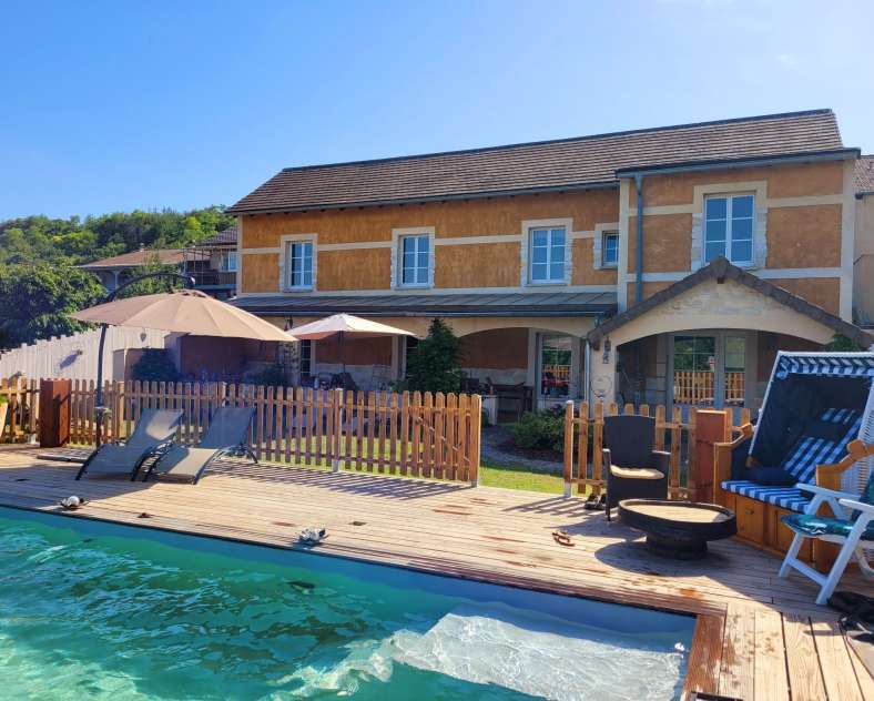 Monique BOUSCH Chambre d'hôtes la terre du milieu