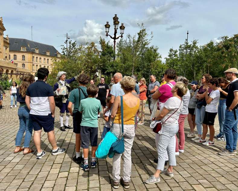 Échappées Temporelles Visite insolite en costume - Metz la Royale