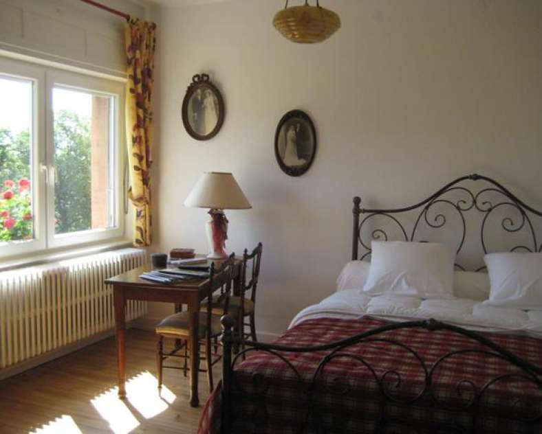 Liliane Helmstetter - Kerling les Sierck Chambres d'hôtes la brocante