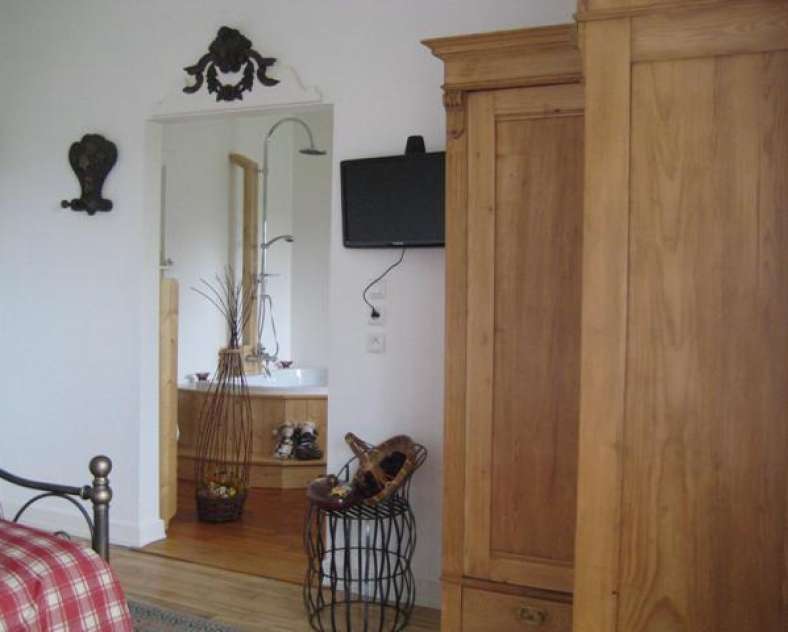 Liliane Helmstetter - Kerling les Sierck Chambres d'hôtes la brocante