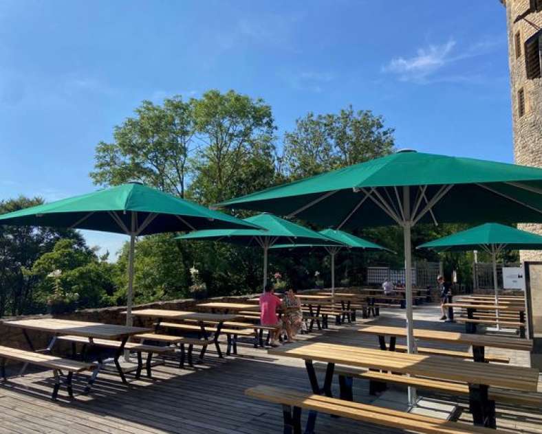 Globe-Traiteurs
Château de Malbrouck  Salon de Thé / Bar La taverne du Château de Malbrouck