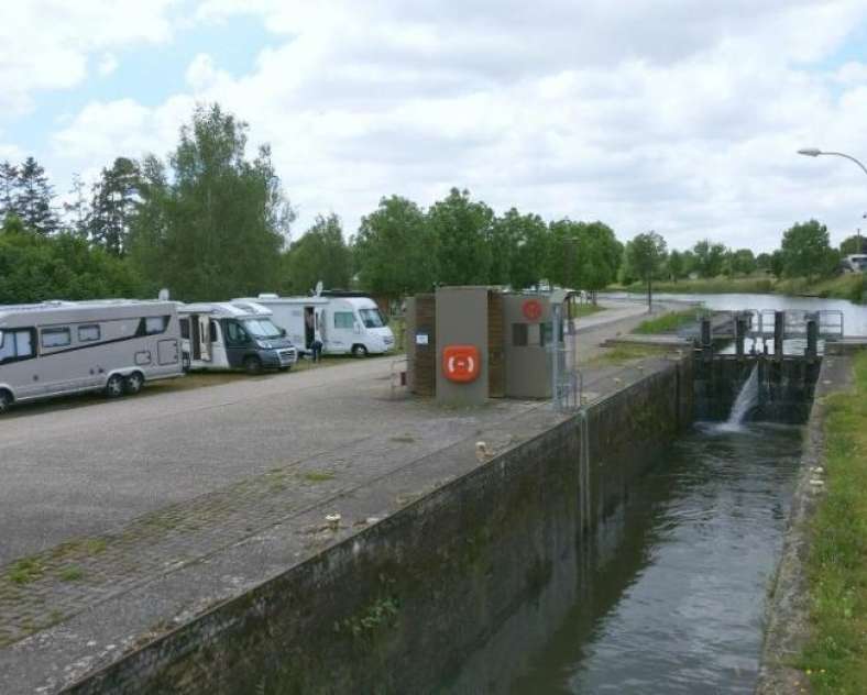 mitt  Aire de camping-cars au port de plaisance
