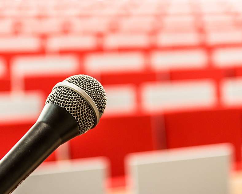 Image par Michal Jarmoluk de Pixabay Conférence - Ridée mais pas fanée