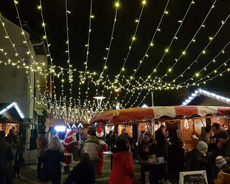 Mairie Creutzwald Village du père Noël à Creutzwald