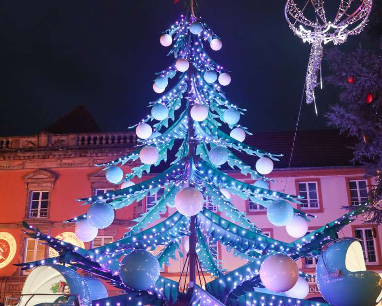 Ville de Sarreguemines Le manège Sapin féerique