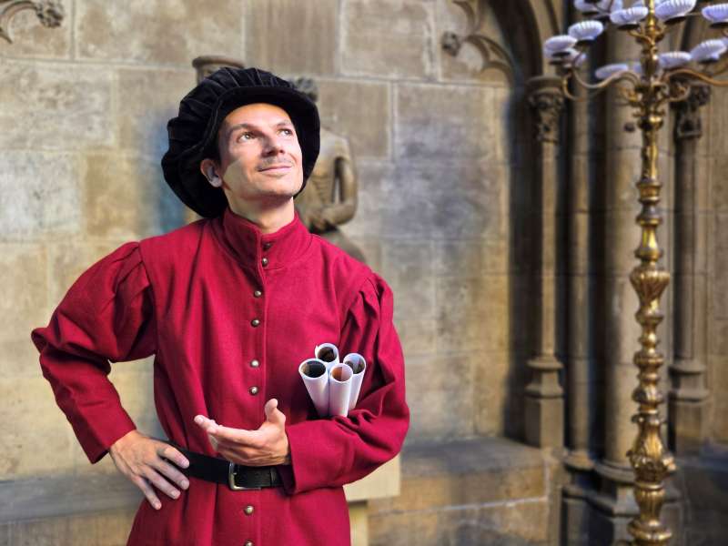 © Échappées Temporelles Visite insolite en costume - Secrets de cathédrale