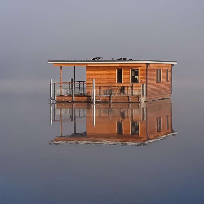 LANGATTE  Village lacustre - cabanes flottantes nénuphars