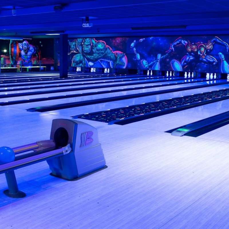 Bowling Center  Complexe de loisirs - L'Expérience - Drink, food and fun