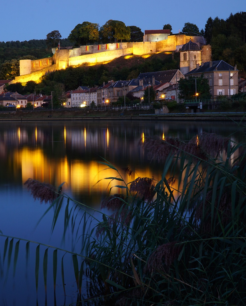 chateau de sierck la nuit