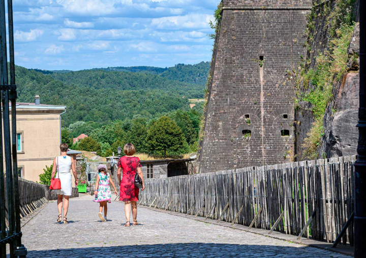 Banners_Bitche©Thomas-Garcia