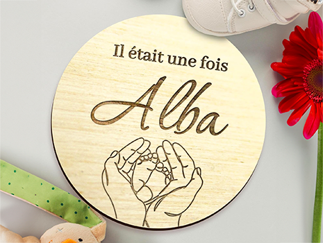 Carte bienvenue bébé rond en bois